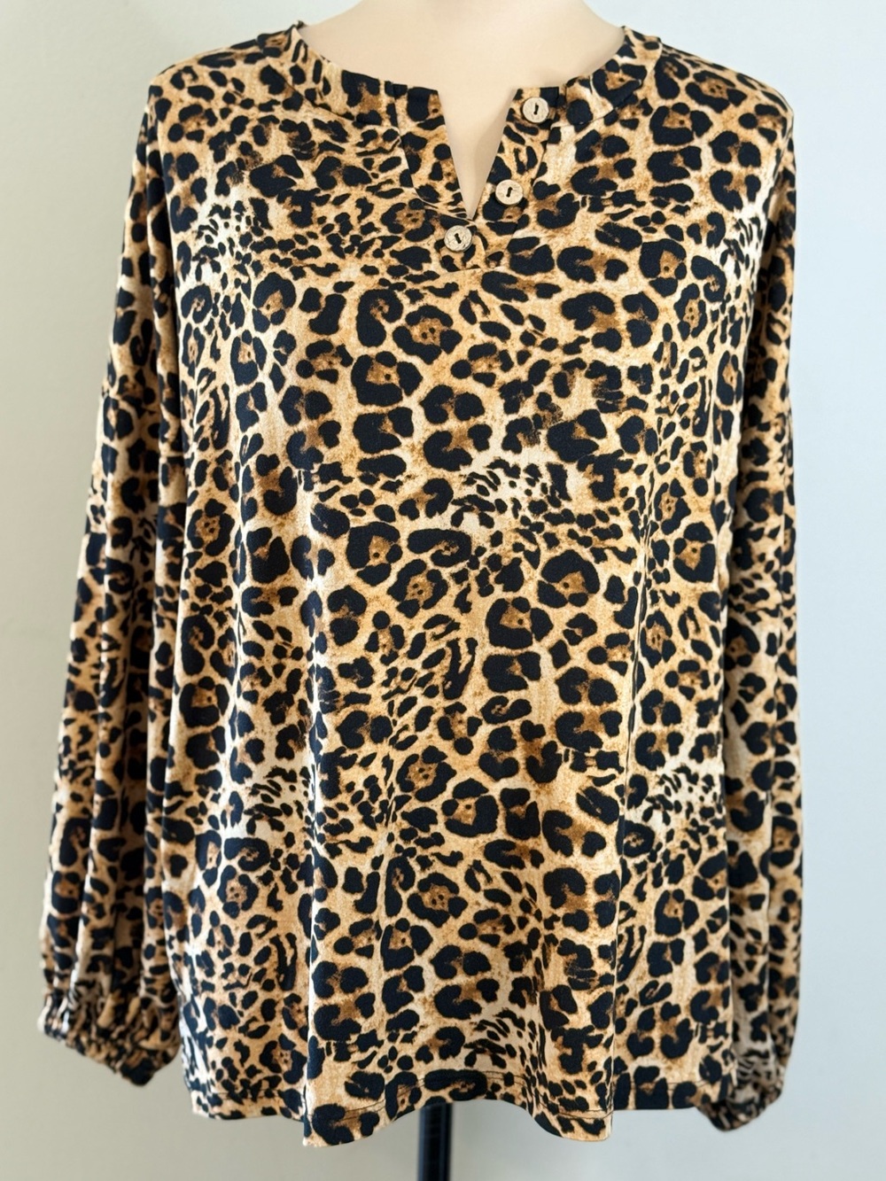 ODDY leopard print lightweight sweatshirt cut out V neck SZ M
